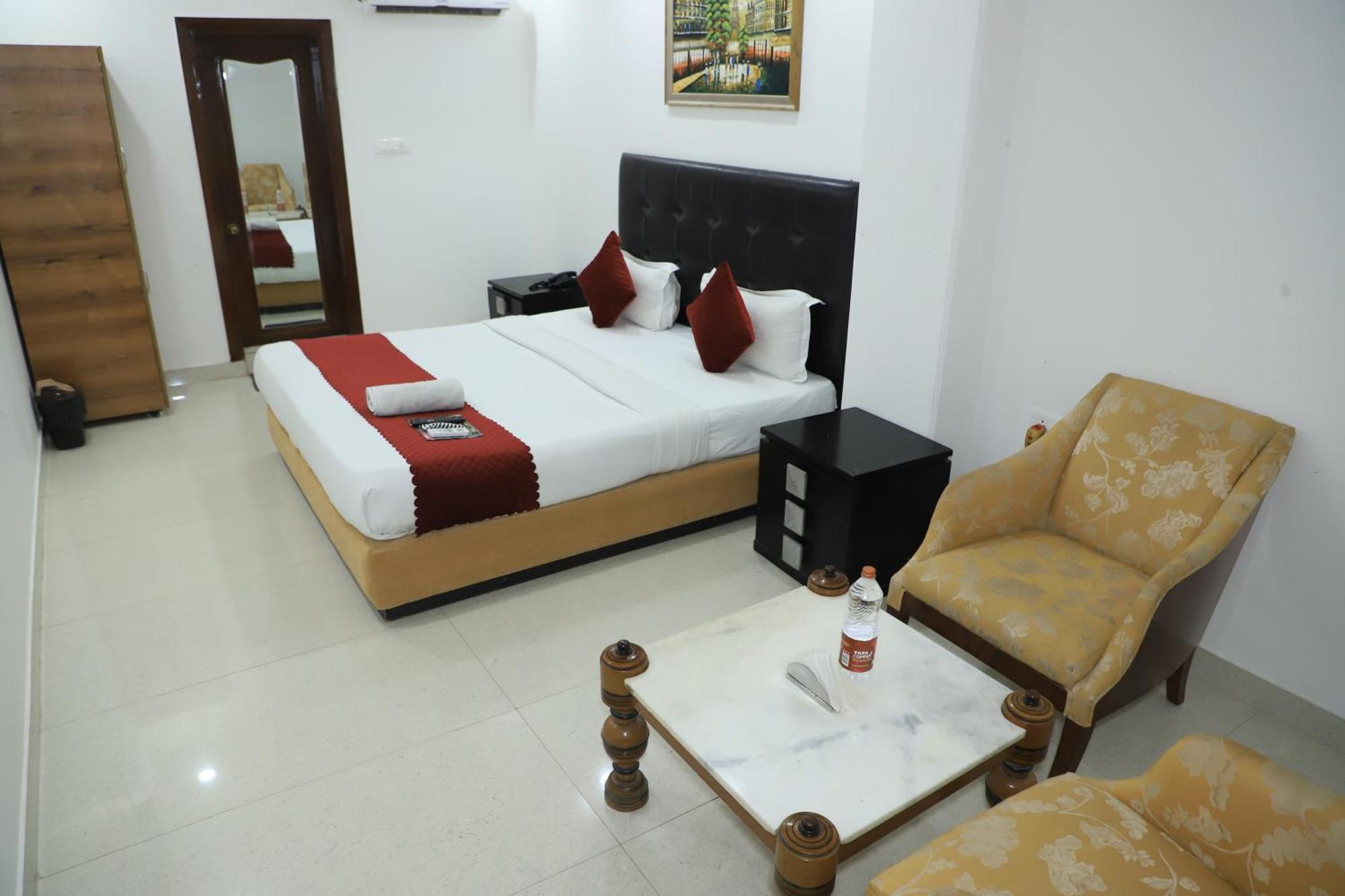 Hotel Moon Residency Near Yashobhoomi Convention Centre