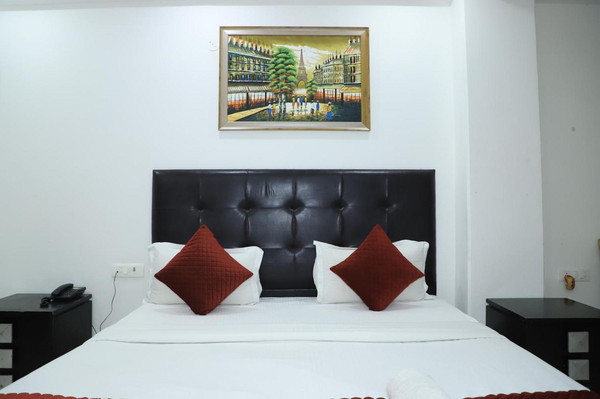 Moon Residency Near Yashobhoomi Convention Centre New Delhi